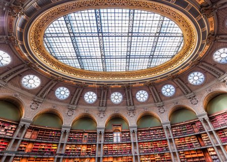 Photo for PARIS, FRANCE, OCTOBER 20, 2022 : Oval reading room in National Library, Richelieu site, Paris, france, built by architects Jean-Louis Pascal. and Alfred Recoura, from year 1897 to year 1932 - Royalty Free Image