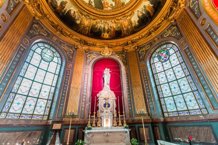 Téléchargez les photos : LA ROCHELLE, CHARENTE MARITIME, FRANCE, 16 SEPTEMBRE 2022 : intérieurs et détails architecturaux de la cathédrale Saint-Louis - en image libre de droit