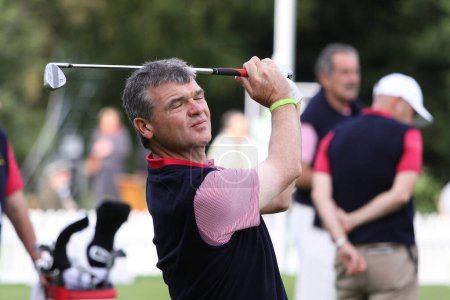 Foto de SAN NOM LA BRETECHE, FRANCIA, 4 DE OCTUBRE DE 2013: golfista Paul Lawrie en acción en el Trofeo Sevriano Ballesteros 2013 - Imagen libre de derechos