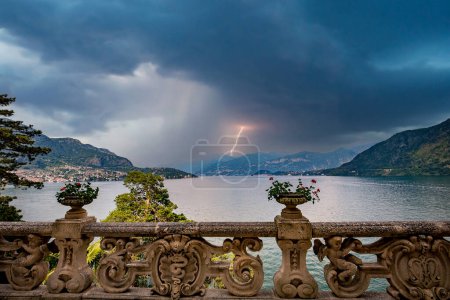 Téléchargez les photos : Veuve du lac de Côme, près de Bellagio, piedmonte, italie - en image libre de droit