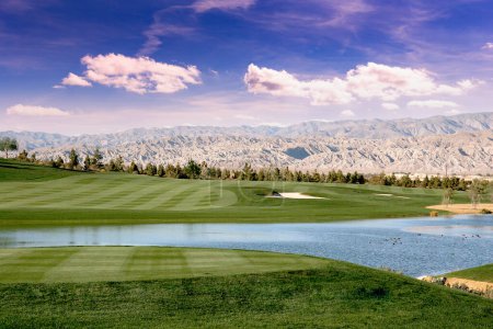terrain de golf au coucher du soleil à Palm Springs, Californie, États-Unis