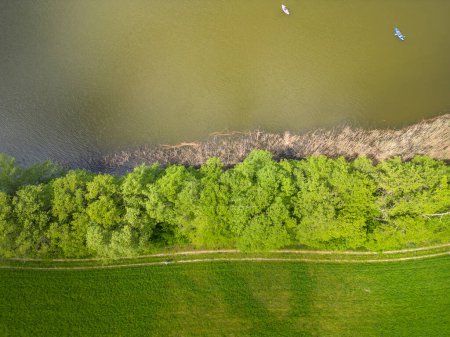 Téléchargez les photos : Vue aérienne des rives du Grand lac Pleetsch près de Diemitz dans le Mecklembourg-Poméranie occidentale. - en image libre de droit