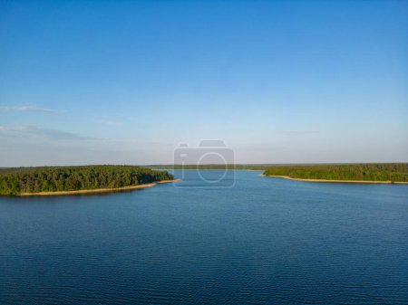 Téléchargez les photos : Vue aérienne du lac Labus près de Diemitz dans le Mecklembourg-Poméranie occidentale. - en image libre de droit
