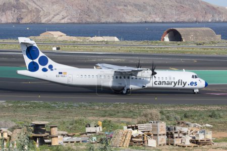 Téléchargez les photos : Canaryfly ATR-72 à l'aéroport de Gran Canaria, Gando - en image libre de droit