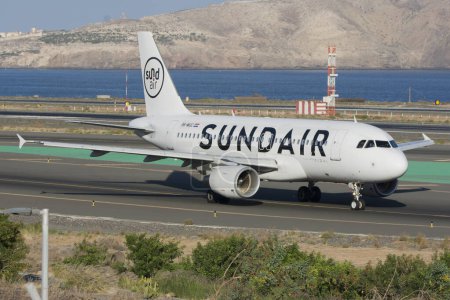 Téléchargez les photos : Airbus A319 avion de ligne de la compagnie aérienne Sundair à l'aéroport de Gran Canaria - en image libre de droit
