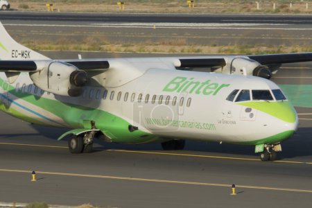 Téléchargez les photos : ATR72 avion à turbopropulseurs de la compagnie aérienne Binter Canarias - en image libre de droit