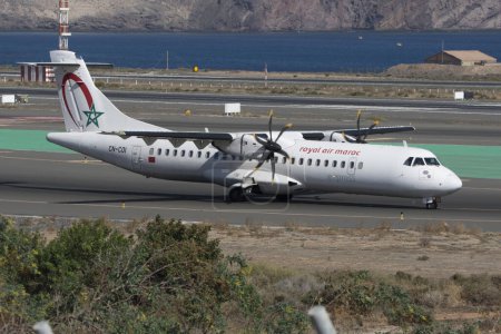 Téléchargez les photos : Avion à turbopropulseurs Royal Air Maroc Express ATR 72 - en image libre de droit