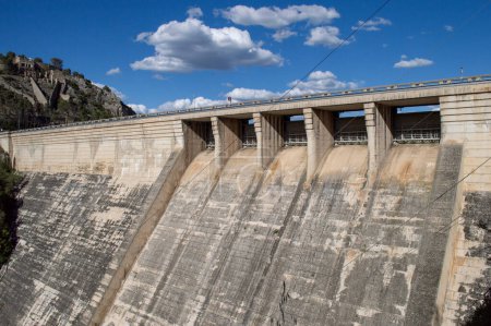 Entrepenas Staudamm in der Provinz Guadalajara