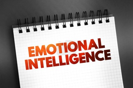 Téléchargez les photos : Intelligence émotionnelle - capacité de percevoir, d'utiliser, de comprendre, de gérer et de gérer les émotions, concept de texte sur bloc-notes - en image libre de droit