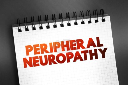 Téléchargez les photos : Neuropathie périphérique - conséquence de dommages aux nerfs situés à l'extérieur du cerveau et de la moelle épinière, texte sur bloc-notes, arrière-plan du concept - en image libre de droit