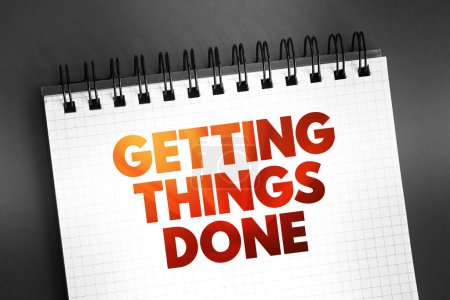 Get Things Done - système de productivité personnelle, pour faire face aux situations rapidement et efficacement, texte sur fond de concept de bloc-notes