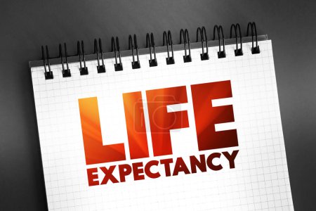Téléchargez les photos : Espérance de vie - mesure statistique de la durée moyenne de vie attendue d'un organisme, concept textuel sur bloc-notes - en image libre de droit