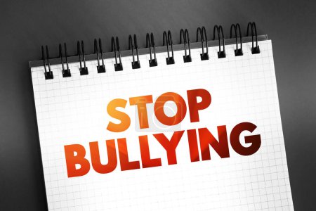 Foto de Stop Bullying cita de texto en bloc de notas, concepto de fondo - Imagen libre de derechos