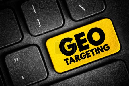 Geo Targeting - método de entrega de diferentes contenidos a los visitantes basado en su geolocalización, botón de concepto de texto en el teclado