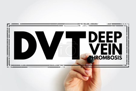 Téléchargez les photos : DVT Thrombose veineuse profonde - état de santé qui se produit lorsqu'un caillot sanguin se forme dans une veine profonde, acronyme texte Timbre arrière-plan concept - en image libre de droit