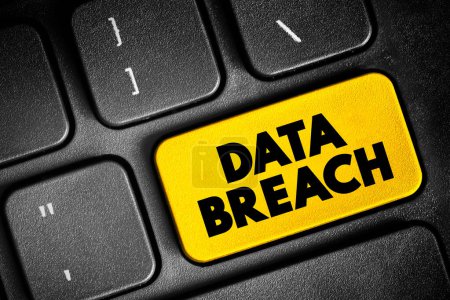 Téléchargez les photos : Data Breach - security incident in which malicious insiders or external attackers gain unauthorized access to confidential data, text concept button on keyboard - en image libre de droit