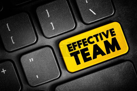 Téléchargez les photos : Effective Team - members must unite with the same vision and be motivated to bring that vision to life, text concept button on keyboard - en image libre de droit