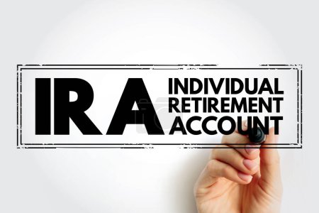 Foto de IRA - Cuenta de jubilación individual es una forma de pensión proporcionada por muchas instituciones financieras que proporciona ventajas fiscales para los ahorros de jubilación, sello de concepto de texto acrónimo - Imagen libre de derechos