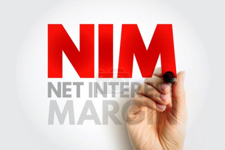 Marge d'intérêt nette NIM - mesure comparant le revenu d'intérêt net qu'une entreprise financière génère à partir de produits de crédit, contexte du concept de texte d'acronyme