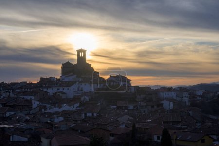 Jüdisches Viertel und Hervas Kirche Extremadura Spanien Skyline bei Sonnenuntergang horizontal