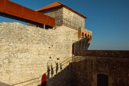 Foto de Ourem Santarem. Fortaleza y fortaleza vista en el castillo medieval de Ourem, Palacio y fortaleza, situado en la parte superior de la ciudad de Ourem, uno de los castillos más bellos de Portugal. - Imagen libre de derechos
