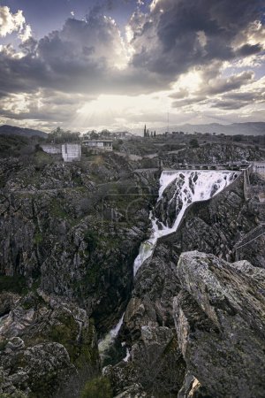 Wasserfall am Villar Damm, Cervera de Buitrago, Madrid.