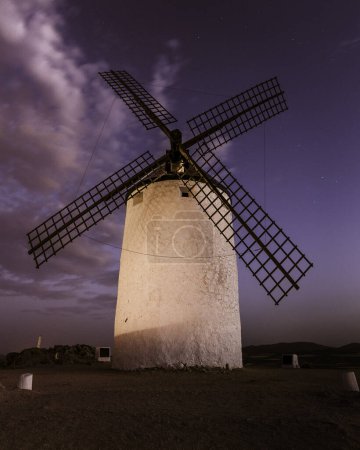Foto de Los famosos molinos de Don Quijote, Consuegra, Toledo - Imagen libre de derechos