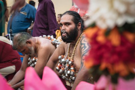Téléchargez les photos : Georgetown, Penang, Malaisie - février 05, 2023 : Les dévots hindous percés se reposent au festival Thaipusam - en image libre de droit