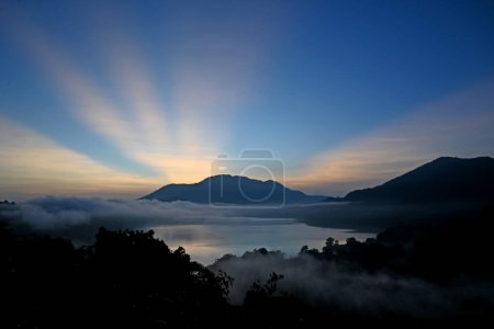 Ambiances matinales, au lever du soleil à Wanagiri Hill, à la régence Buleleng de Bali-Indonésie