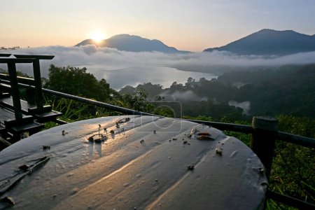 Morgenstimmung während des Sonnenaufgangs auf dem Wanagiri-Hügel in der Buleleng-Regentschaft von Bali-Indonesien