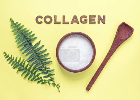 Foto de Powdered Collagen in Bowl on Yellow Background - Imagen libre de derechos