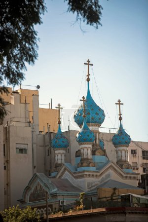 Téléchargez les photos : Orthodox church in the city in sunny day - en image libre de droit