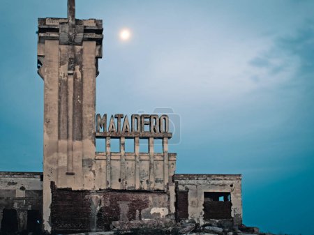 Téléchargez les photos : Ruines de vieux bâtiments abandonnés - en image libre de droit