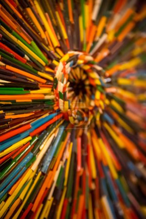 Téléchargez les photos : Fond abstrait avec crayons colorés - en image libre de droit