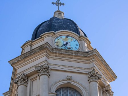 Téléchargez les photos : Clock tower of old church - en image libre de droit