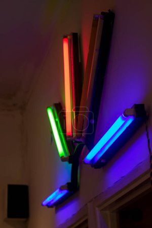 Foto de Colorful light bulbs in dark building - Imagen libre de derechos