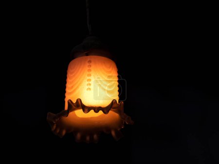 Téléchargez les photos : Glowing lantern hanging on a black background - en image libre de droit