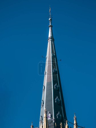 Téléchargez les photos : Tower of beautiful christian church - en image libre de droit