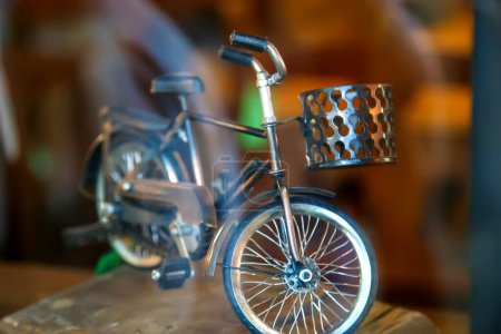Foto de Bicycle model on blurred background - Imagen libre de derechos