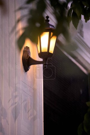 Téléchargez les photos : Lampe sur la rue - en image libre de droit