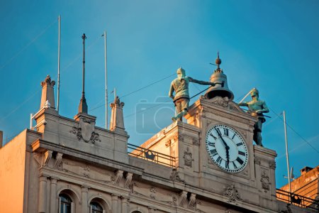 Téléchargez les photos : Tour de l'horloge au coucher du soleil - en image libre de droit