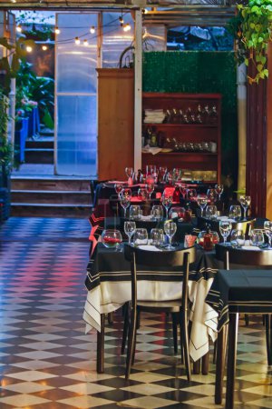 Téléchargez les photos : BUENOS AIRES, ARGENTINE - 13 AVRIL 2022 : Luxueux hôtel restaurant intérieur - en image libre de droit