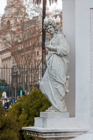 Téléchargez les photos : Statue d'une femme dans le parc, Rio de Janeiro - en image libre de droit