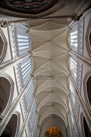 Téléchargez les photos : Vue intérieure de l'église du Saint-Sépulcre - en image libre de droit