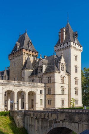 Foto de Vista exterior del castillo de Pau, Pirineos Atlánticos, Francia. Lugar de nacimiento de Enrique IV - Imagen libre de derechos