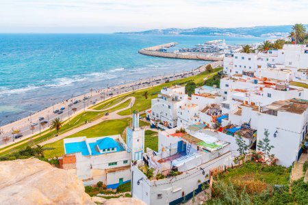Landschaftliche Stadtlandschaft von Tanger City auf der afrikanischen Seite der Straße von Gibraltar, Marokko