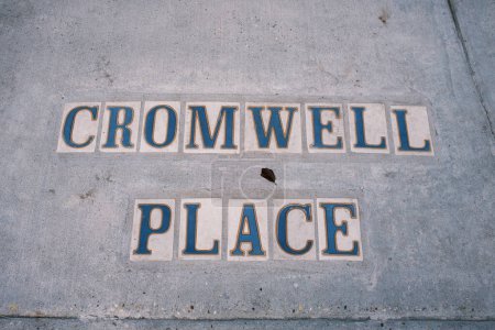 Téléchargez les photos : Cromwell Place Street Tile Inlay on Sidewalk in Uptown Neighborhood in New Orleans, Louisiana, USA - en image libre de droit