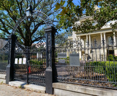 Photo for NEW ORLEANS, LA, USA - JANUARY 15, 2023: Elaborate iron fence and gate and the front of the historic Bradish Johnson House, which is now part of the Louise S. McGehee School on Prytania Street - Royalty Free Image