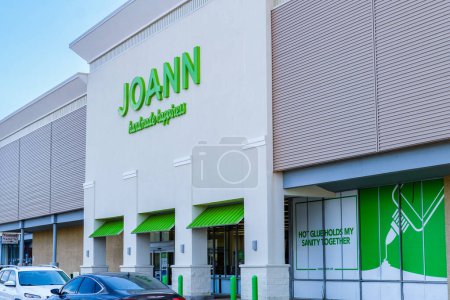 Téléchargez les photos : Metairie, La, USA - 22 juillet 2023 : Devant le magasin Joann Fabric and Crafts dans le centre commercial Wilshire Plaza - en image libre de droit