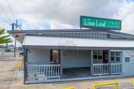 Téléchargez les photos : METAIRIE, LA, USA - 12 AOÛT 2023 : Front of Lime Leaf Thai Eatery au bord du lac dans le quartier de Bucktown - en image libre de droit